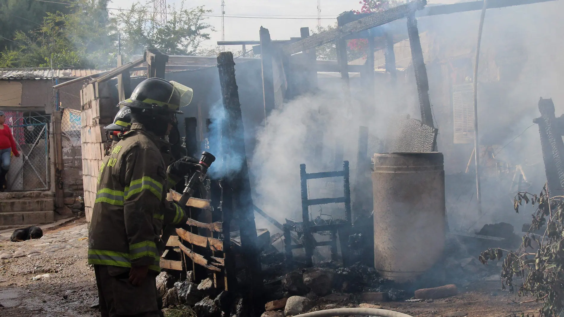 Incendio en col. Las Pilas Bomberos - Mike Acosta (8)